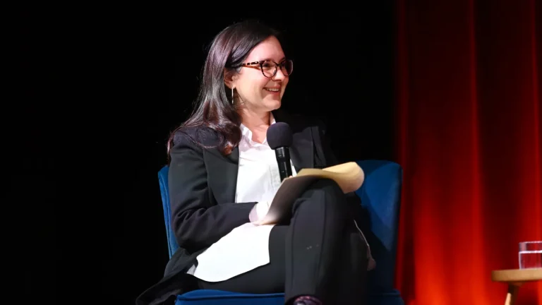 La salle de presse de CNN se méfie de la surveillance potentielle de Bari Weiss dans le contexte de la fusion Paramount-Warner Bros.