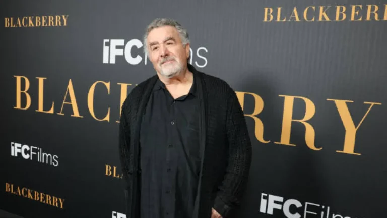 Saul Rubinek rejoint Theo James dans le thriller de gangsters « The Bookie & The Bruiser » (Exclusif)