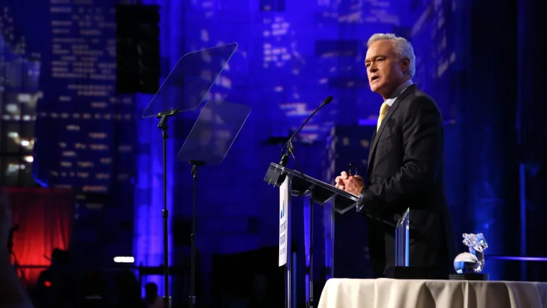 Scott Pelley montre son appréciation envers ses partisans après le tir de « 60 minutes » : « Profondément reconnaissant »