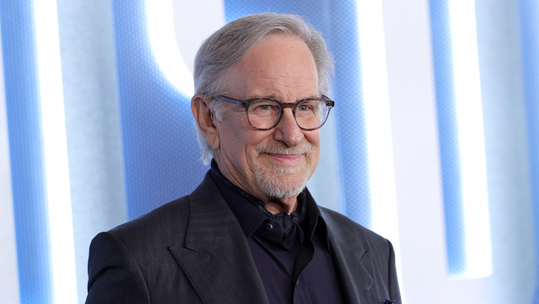Steven Spielberg déclare que la franchise James Bond « ne peut pas se le permettre » maintenant après l&rsquo;avoir précédemment rejeté
