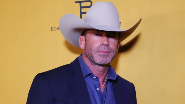 Taylor Sheridan parle franchement des critiques et des dirigeants de Paramount : « Je n&rsquo;essaye pas de gagner des Emmys »