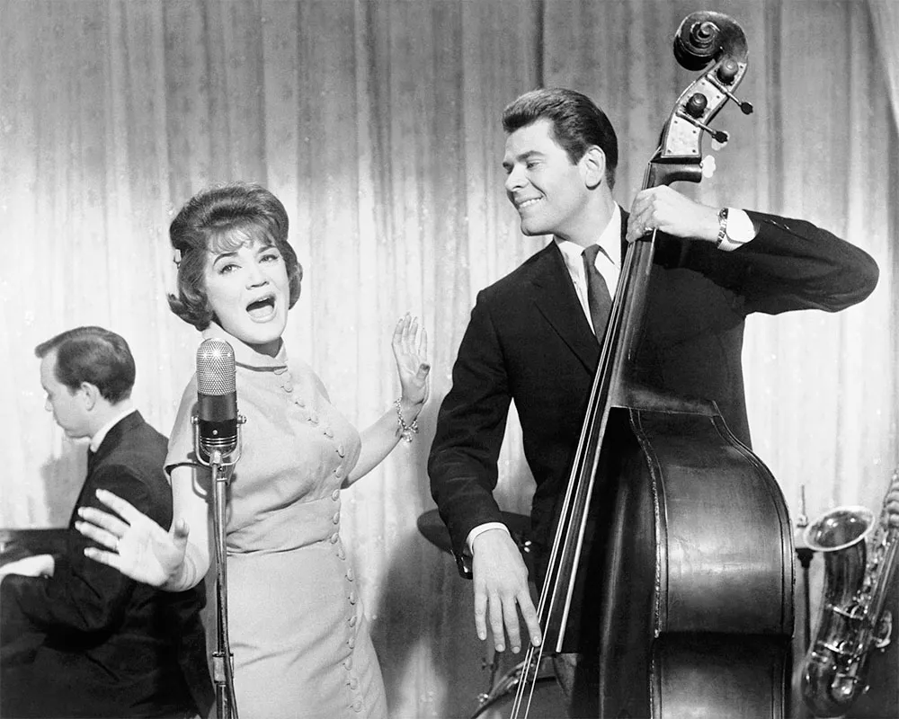 Connie Francis et Joby Baker dans À LA RECHERCHE DE L'AMOUR, 1964