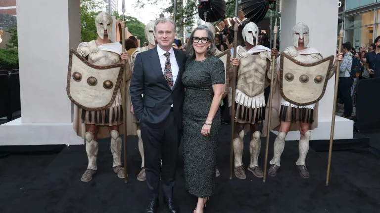 Christopher Nolan s&rsquo;est retrouvé à l&rsquo;intérieur du cheval de Troie avec 20 acteurs pour tourner la scène cruciale de « l&rsquo;Odyssée »