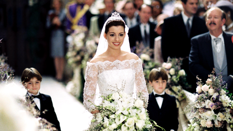 Anne Hathaway révèle la mise à jour de « Princess Diaries 3 » : « Nous avons fait une percée dans l&rsquo;histoire »
