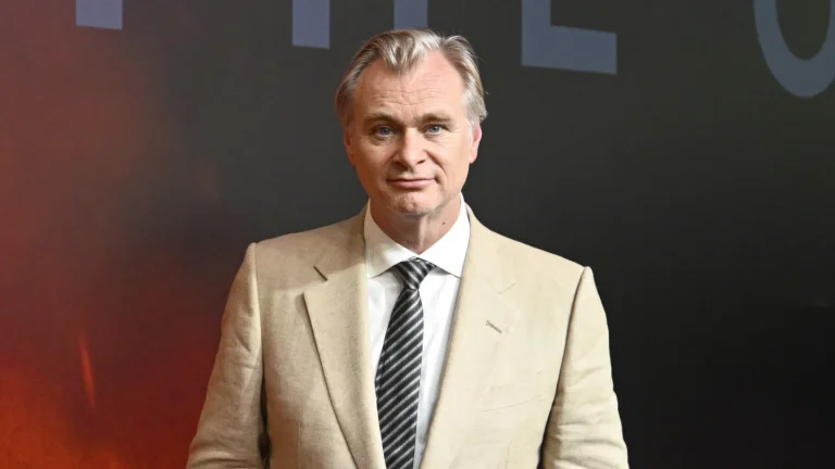 Christopher Nolan répond aux réactions négatives de « L&rsquo;Odyssée » et explique pourquoi le film utilise le dialogue moderne