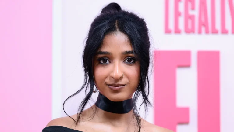 Maitreyi Ramakrishnan, ancien élève de « Je n&rsquo;ai jamais », taquine le rôle de « Elle » dans la saison 2 : « Ce n&rsquo;est pas quelque chose que j&rsquo;ai fait auparavant »