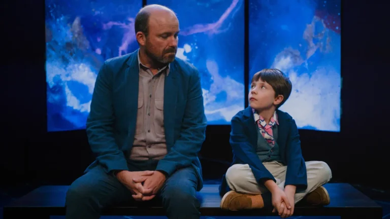 Revue « Apprendre à respirer sous l&rsquo;eau » : Rory Kinnear brille dans une série inégale sur un père et un fils endeuillés