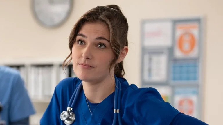 « Scrubs » promeut Ava Bunn dans la série régulière de la saison 2, Joel Kim Booster et X Mayo partent
