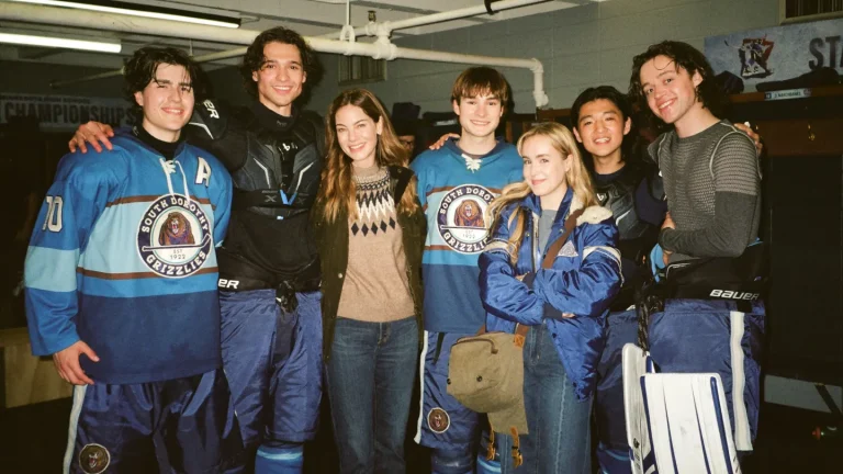 Netflix ajoute Logan Marshall-Green, Scott Bakula et d&rsquo;autres à « The Sticks », partage un premier aperçu du drame sur le hockey