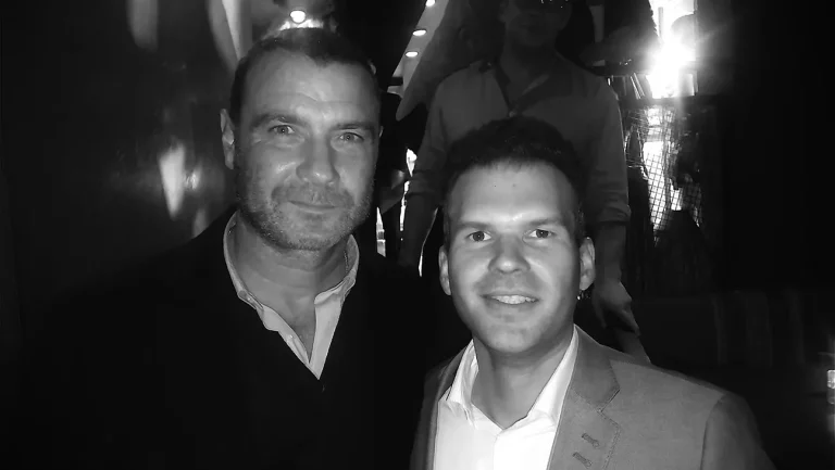 Liev Schreiber et Janek Ambros, réalisateur de « Ukrainiens en exil », prêts pour l&rsquo;hommage au Festival du film des Lacs Noirs