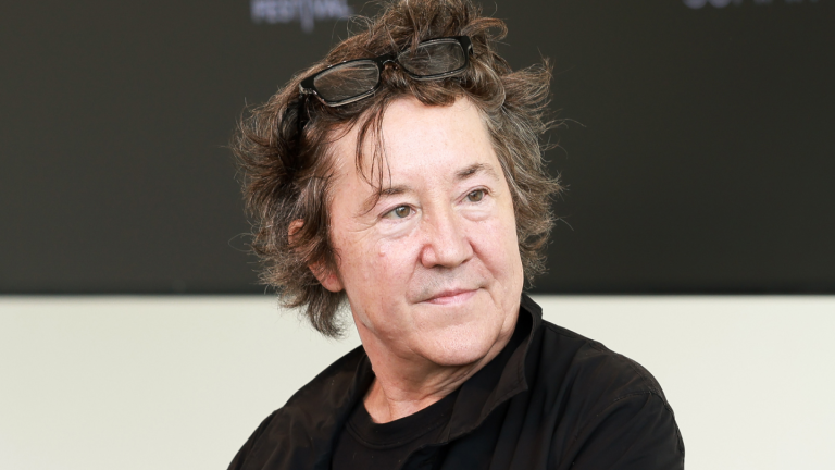 Christine Vachon plaisante en disant qu&rsquo;elle préfère Pedro Pascal à Joaquin Phoenix dans « De Noche » de Todd Haynes