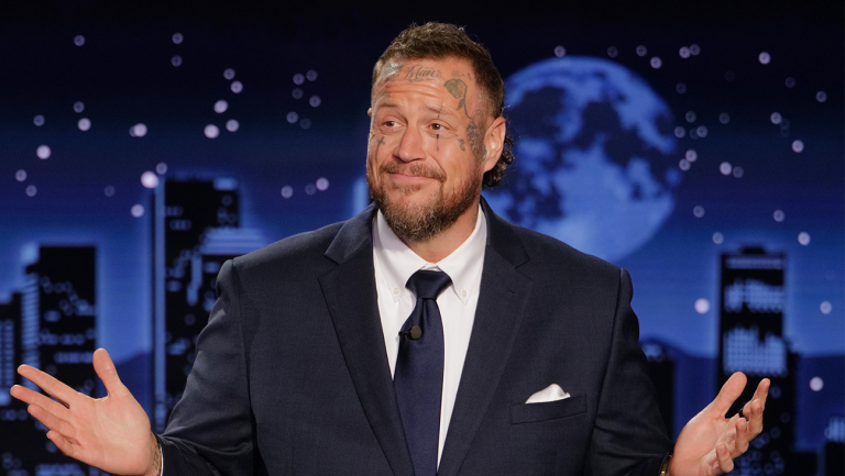 Jelly Roll s&rsquo;en prend à Donald Trump pendant qu&rsquo;il anime « Jimmy Kimmel Live! »