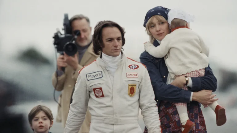 Quatre décennies après la mort de Gilles Villeneuve, son fils Jacques réagit au nouveau biopic sportif sur la légende de la Formule 1 (clip exclusif)