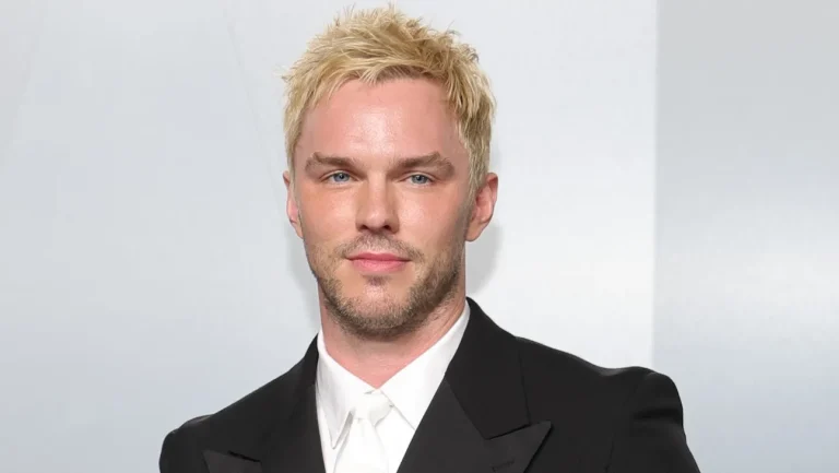 Nicholas Hoult embarque dans la saison 2 de « Harry Potter » dans le rôle de Gilderoy Lockhart