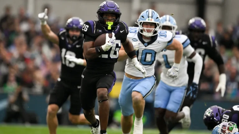 Où regarder la saison de football universitaire 2026 en ligne