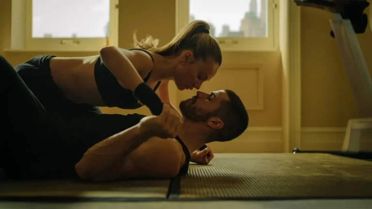 Mercedes Ron discute du nouveau thriller romantique YA de Prime Video « Drawn Together » et de la suite pour elle
