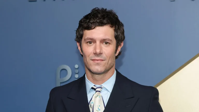 Avant la saison 3 de « Personne ne veut ça », Adam Brody déclare son soutien à « une Palestine libre »