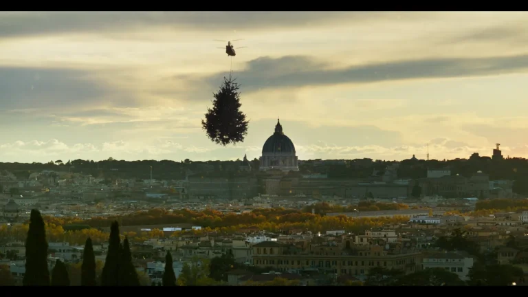 Critique de « Holy Wood Dust » : le documentaire apaisant, bien que légèrement ennuyeux, de Victor Kossakovsky vous donnera envie de serrer un arbre dans ses bras