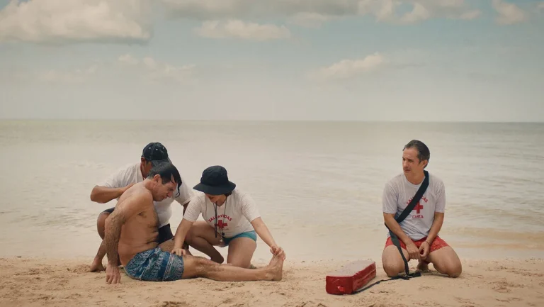 Critique de « Hombre Al Agua » : la comédie dramatique mexicaine chaotique de Gael García Bernal a du mal à rester hors de l&rsquo;eau