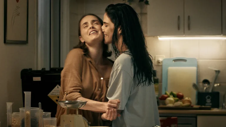Critique de « Nos amours » : un sujet accablant reçoit un traitement décevant dans un drame israélien sur les personnes essayant de survivre à l&rsquo;attaque du 7 octobre