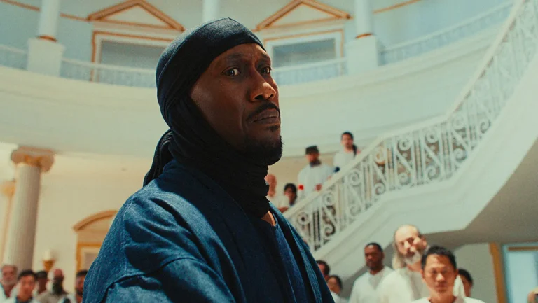 Critique de « Ta mère, ta mère, ta mère » : Mahershala Ali est une merveille dans un film policier captivant avec un cœur grand et douloureux