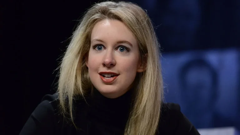 Elizabeth Holmes dit qu&rsquo;elle a été « réduite au silence pendant longtemps » avant la sortie de « You Can See Everything »
