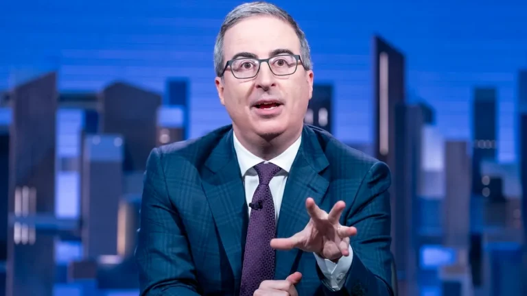 John Oliver s&rsquo;en prend à « Soon-to-Be Business Daddy » David Ellison dans « Last Week Tonight »