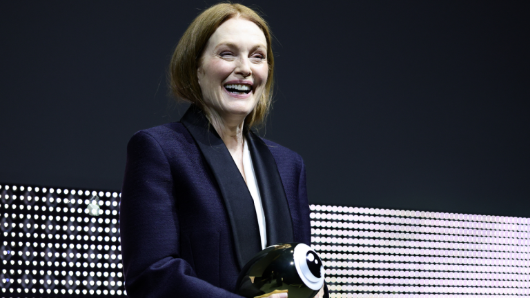 Julianne Moore reçoit le Golden Icon Award de Zurich — en allemand