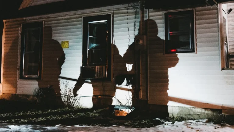 Laura Poitras partage la vision désespérée derrière son documentaire ICE « They&rsquo;re Here » : « Ce qui se passe aux États-Unis est un cauchemar »