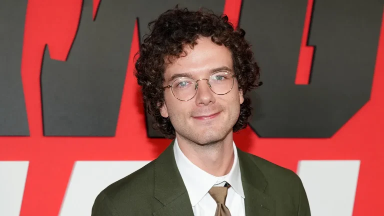 Martin Herlihy de Please Don&rsquo;t Destroy quitte « SNL »