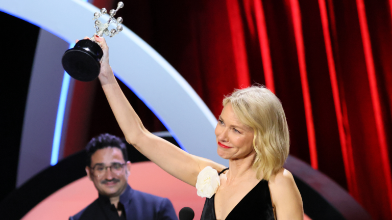 Naomi Watts dédie le Donostia Award à son réalisateur de « Mulholland Drive », David Lynch : « Tu me manques »