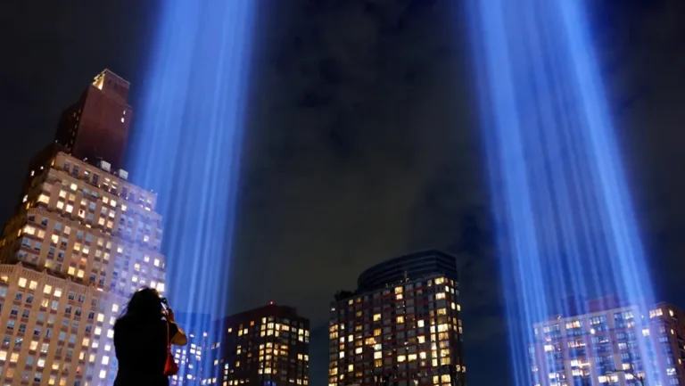 Où diffuser l&rsquo;émission spéciale « 9/11 Tribute in Light » avec les artistes Cyndi Lauper, Lainey Wilson et plus
