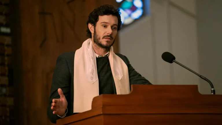 « Personne ne veut cela » Le rabbin consultant qualifie les commentaires de la star Adam Brody de « génocide » à Gaza comme étant « ignorants »