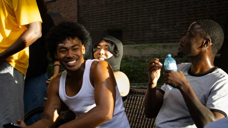 Réalisateur de « Sunburn » sur Warm, Hangout Drama : « Je voulais vraiment faire un film comme celui-là pour le « Hood »