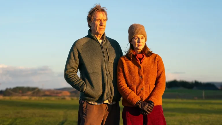 Revue « En avant et de côté » : De jolis virages de Laura Linney et Rhys Ifans soulèvent la comédie dramatique sur la maladie de Parkinson de John Madden
