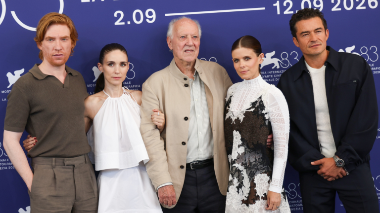 Werner Herzog révèle la raison touchante derrière la dédicace de « Bucking Fastard » à David Lynch avant la première à Venise