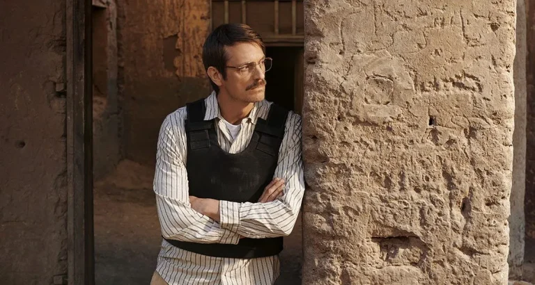 Joel Kinnaman sur la confrontation avec Saddam Hussein dans « La Chasse à Saddam »