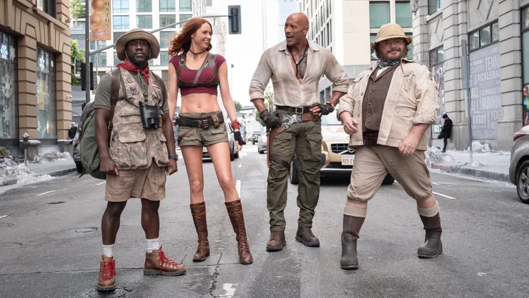 Dwayne Johnson révèle le nouveau look de « Jumanji: Open World » avant la sortie des fêtes : « One Final Game »