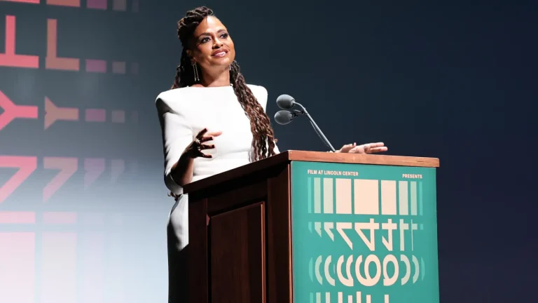Ava DuVernay tire la sonnette d&rsquo;alarme sur « l&rsquo;érosion de la démocratie » lors de la première mondiale du « 14e » : « Nous devons nous battre »