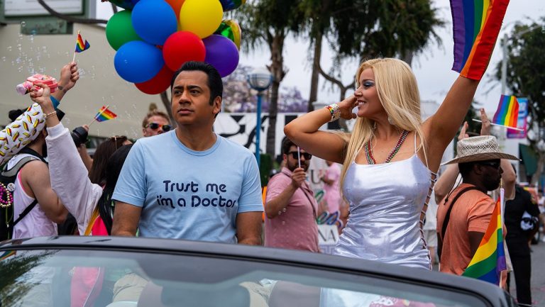 Critique de « Faites-moi confiance, je suis médecin » : Kal Penn joue le médecin d&rsquo;Anna Nicole Smith dans une bio-drame moisie et malavisée
