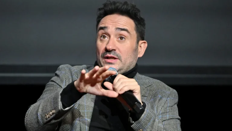 JA Bayona mène Field pour réaliser la suite de « Jurassic World »