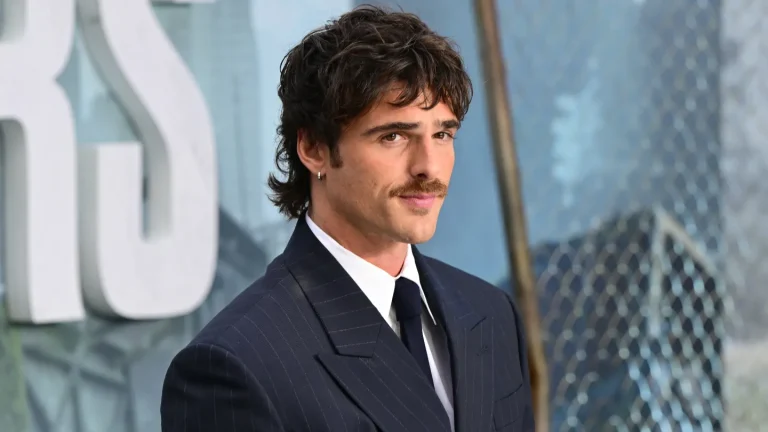 Jacob Elordi pensait qu&rsquo;il souffrait d&rsquo;une dépression nerveuse jusqu&rsquo;à ce qu&rsquo;il voie un film de John Cassavetes : « M&rsquo;a fait me sentir beaucoup moins fou et seul »