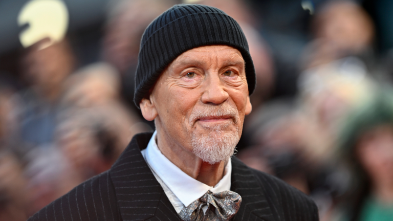 John Malkovich déclare qu&rsquo;une campagne pour les Oscars « est le seul moyen d&rsquo;inciter les gens à aller au cinéma maintenant »