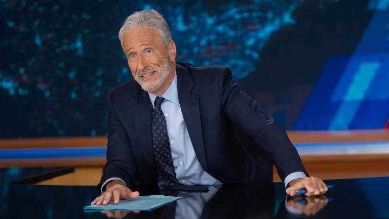 Jon Stewart prolonge son « émission quotidienne » jusqu’en 2028