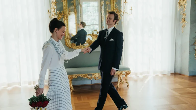 La « reine Silvia » abandonne la pantoufle de verre pour une romance royale sans Cendrillon