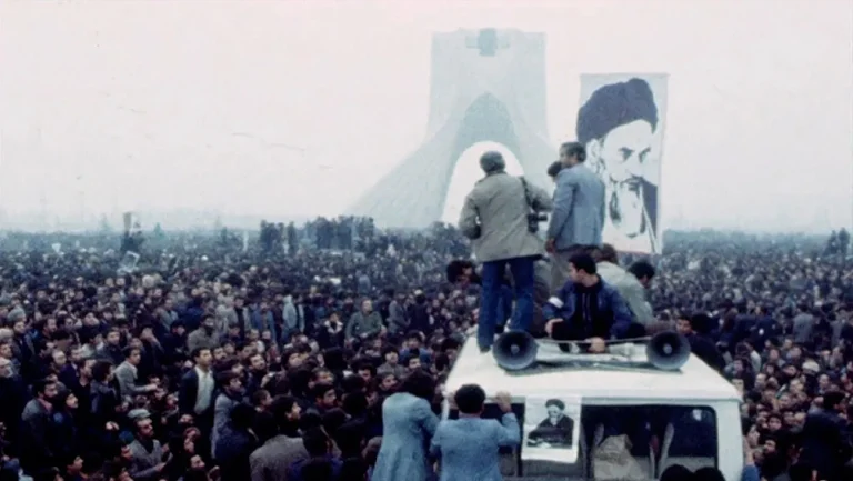 Oscars : le Royaume-Uni sélectionne le documentaire iranien « Répétitions pour une révolution » comme meilleur long métrage international