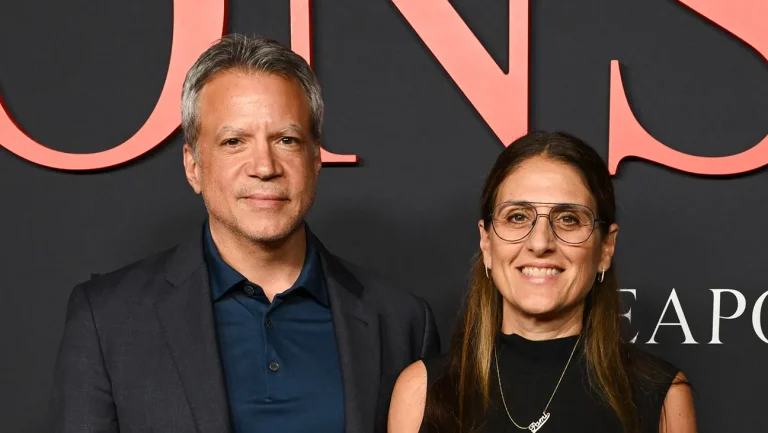 Rumeurs de déni et appel téléphonique tendu : les dernières semaines de Mike De Luca et Pam Abdy chez Warners